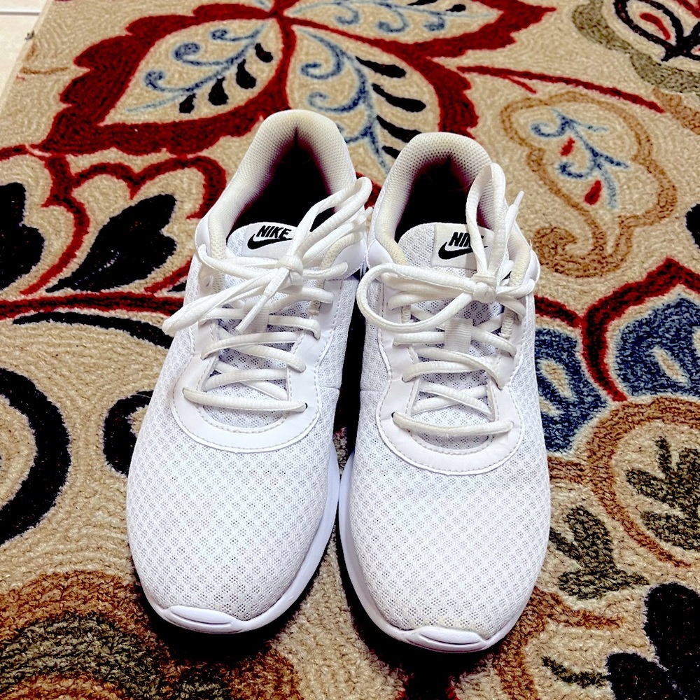 NIke Tanjun sneakers size 8.5